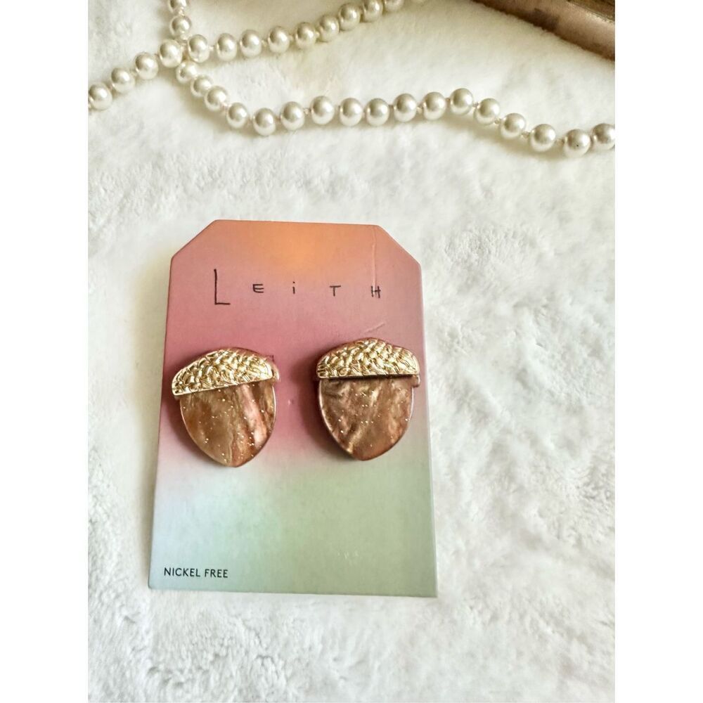 Golden brown acorn stud earrings 